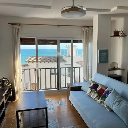 Charming On The Cliffs With Sea Views Lägenhet *